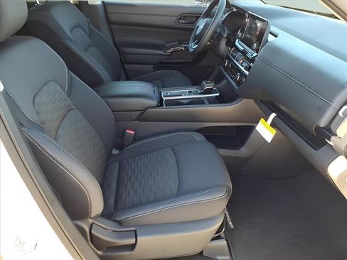 Used 2024 Nissan Pathfinder SV image 17