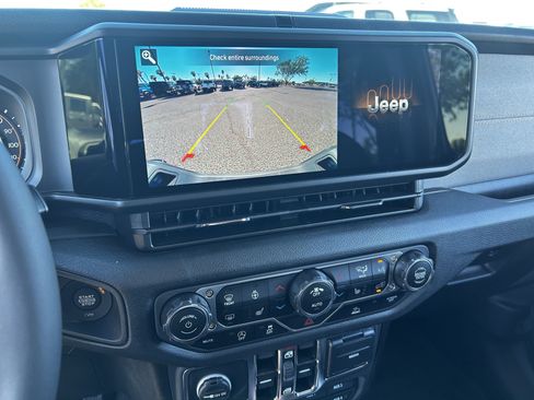 New 2025 Jeep Gladiator Willys image 30