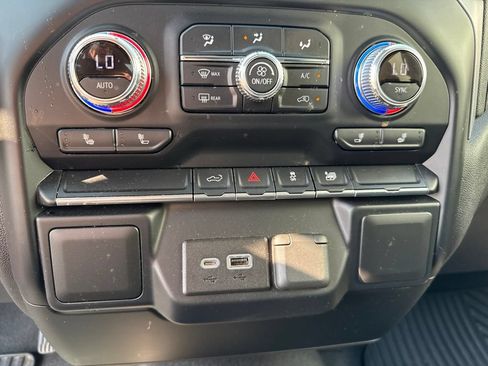 Used 2022 GMC Sierra 1500 SLE AWD/4WD image 29