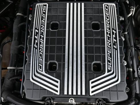 Used 2019 Chevrolet Camaro ZL1 RWD image 25
