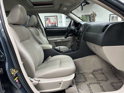 Used 2005 Chrysler 300 Touring w/ Protection Group image 17