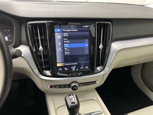 Used 2019 Volvo S60 T6 Momentum w/ Premium Package image 17
