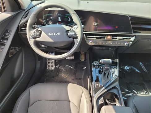 New 2025 Kia Niro EX Touring image 8