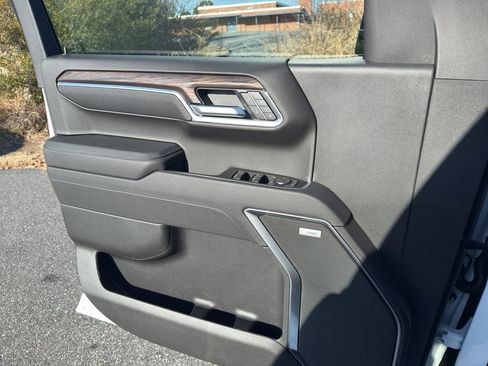 New 2026 GMC Sierra 1500 SLT w/ SLT Convenience Package image 9