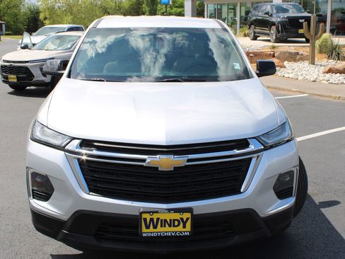 Used 2022 Chevrolet Traverse LS FWD image 3