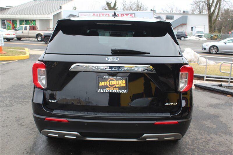 Used 2023 Ford Explorer XLT w/ Equipment Group 202A AWD/4WD image 23