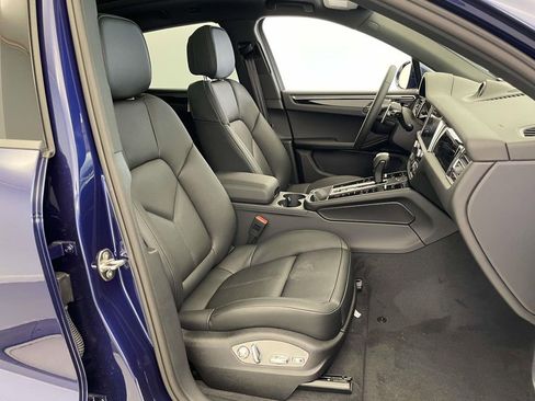 New 2025 Porsche Macan Base image 23