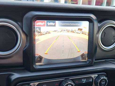 Used 2023 Jeep Gladiator Rubicon w/ LED Lighting Group image 18