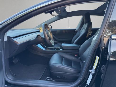 Used 2019 Tesla Model 3 Standard Range Plus image 9