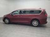 Used 2017 Chrysler Pacifica Touring image 3