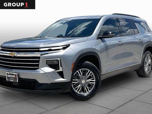 Used 2024 Chevrolet Traverse LT FWD image 1