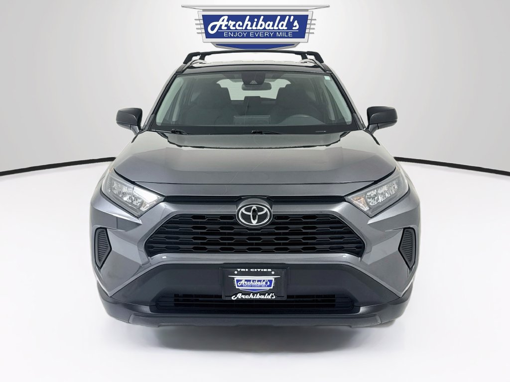 Used 2021 Toyota RAV4 LE AWD/4WD image 2
