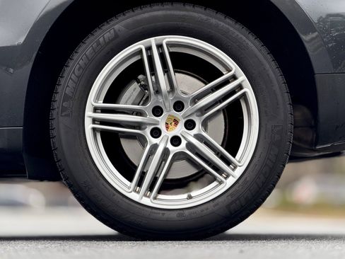 Used 2021 Porsche Macan S image 18