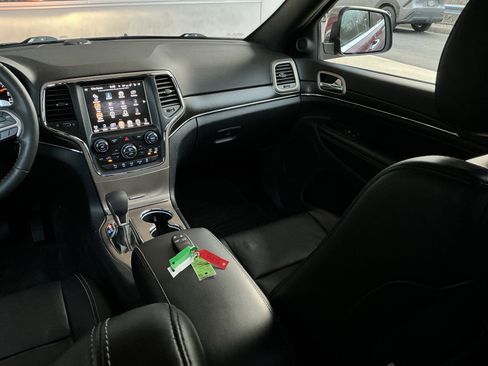 Used 2016 Jeep Grand Cherokee Limited w/ Luxury Group II image 16