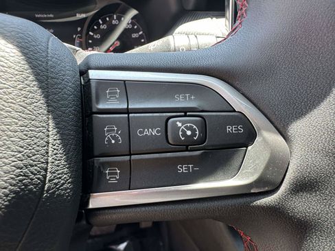 Used 2025 Jeep Compass Trailhawk AWD/4WD image 17