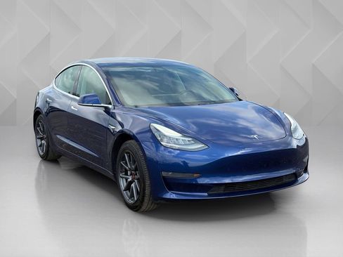 Used 2019 Tesla Model 3 Standard Range Plus image 4