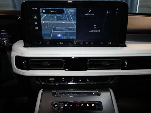 Used 2026 Lincoln Aviator AWD image 16