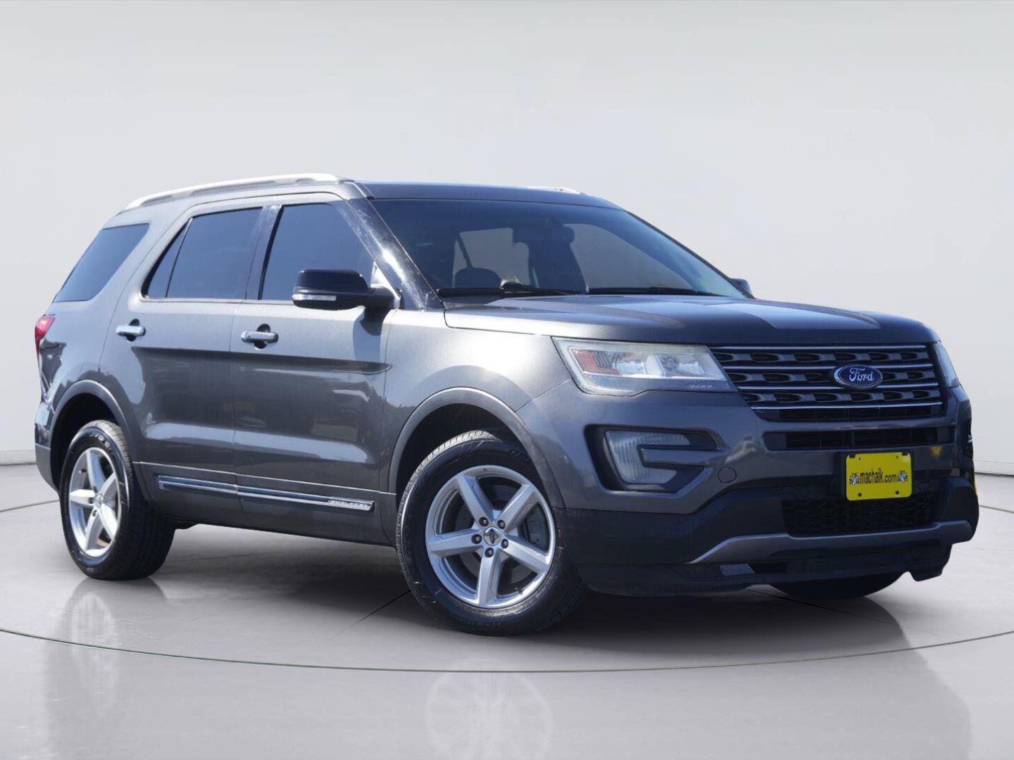 Used 2016 Ford Explorer XLT w/ Equipment Group 202A AWD/4WD image 2
