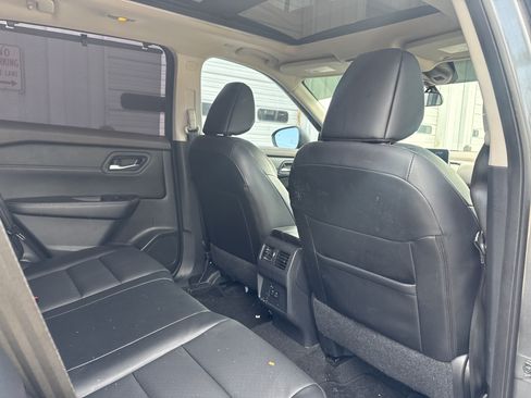Used 2023 Nissan Rogue SV w/ SV Premium Package FWD image 13