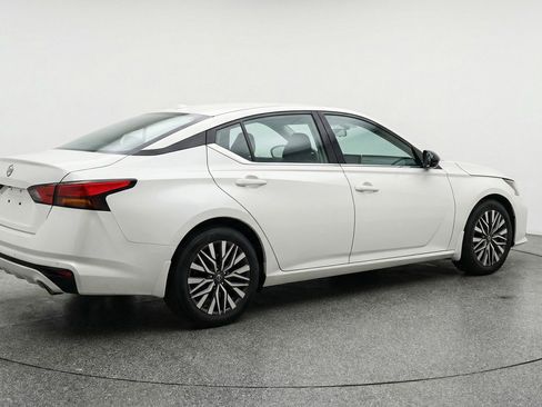 Used 2025 Nissan Altima 2.5 SV image 9