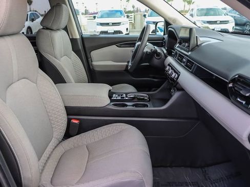 Certified 2024 Honda Pilot LX image 18