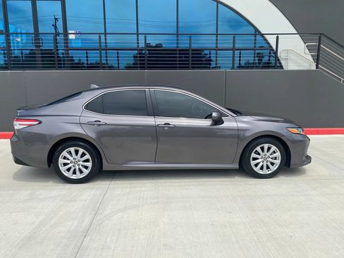 Used 2020 Toyota Camry LE w/ Carpet Mat Package FWD image 32
