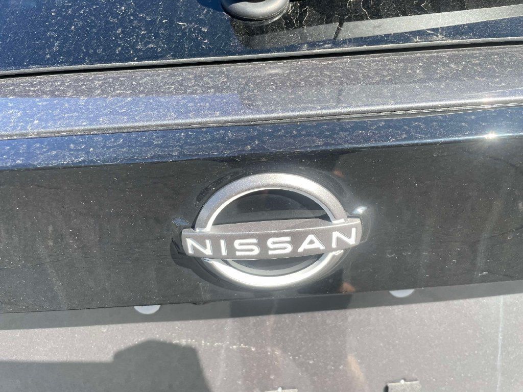 Used 2025 Nissan Kicks SR FWD image 13