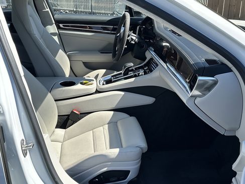 Used 2021 Porsche Panamera GTS image 12