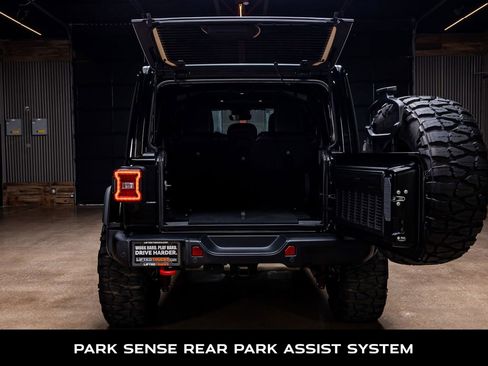 Used 2025 Jeep Wrangler Unlimited Rubicon AWD/4WD image 8