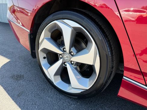 Used 2018 Honda Accord Touring image 16