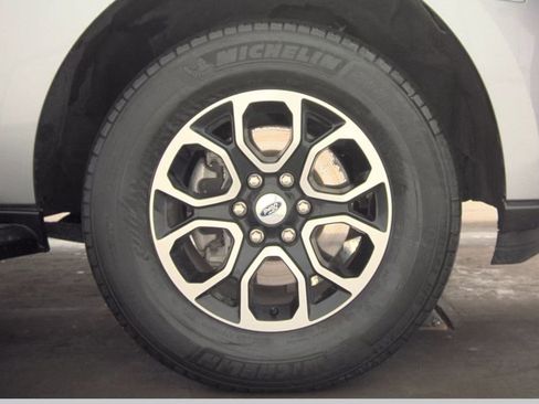 Used 2024 Ford Expedition Max XLT image 10