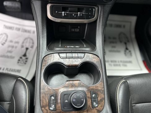 Used 2020 GMC Acadia Denali w/ Denali Ultimate Package AWD/4WD image 16