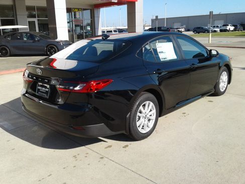 New 2026 Toyota Camry LE image 2