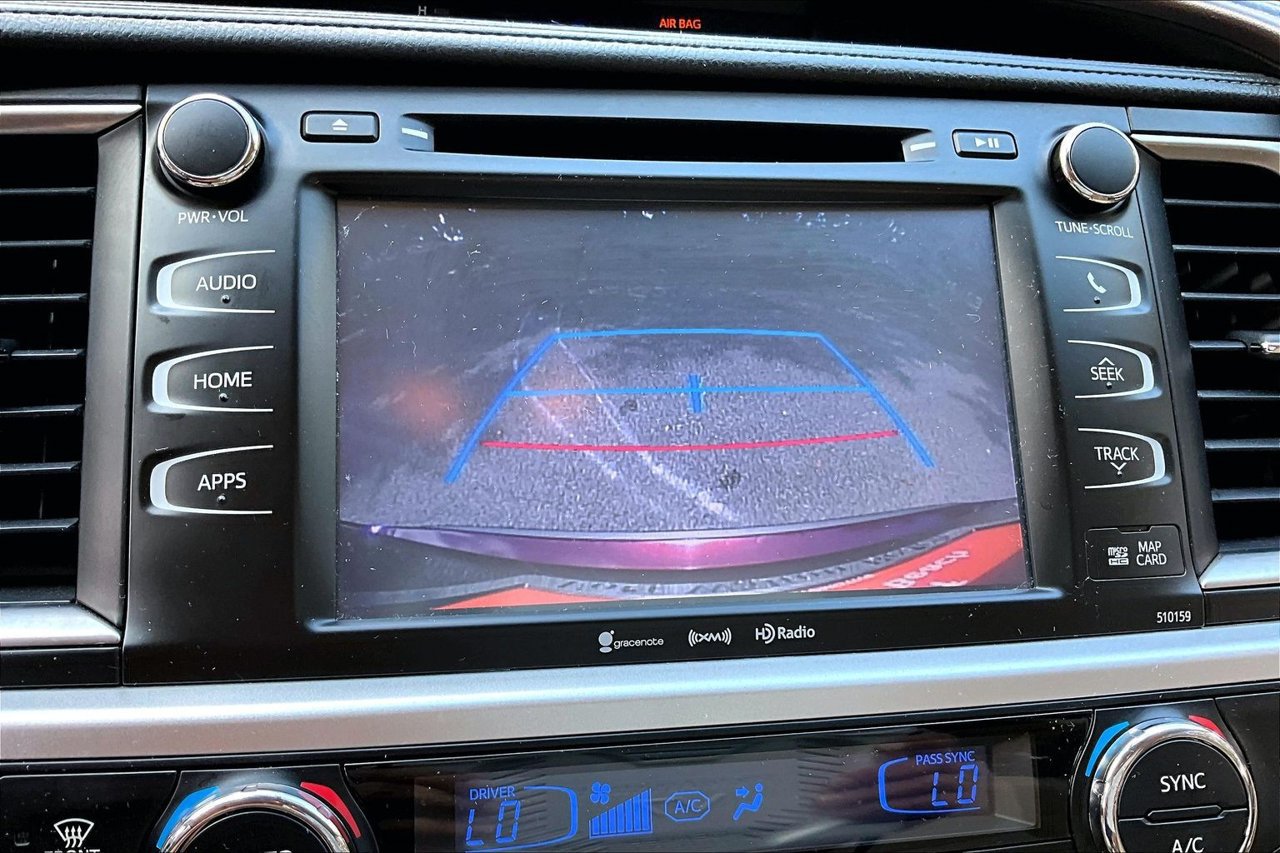 Used 2016 Toyota Highlander XLE FWD image 13