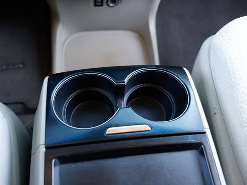 Used 2011 Toyota Sienna LE image 38