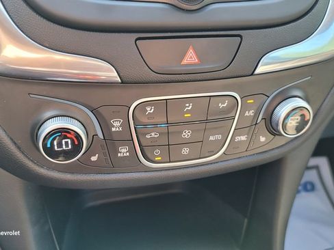 Used 2018 Chevrolet Equinox LT AWD/4WD image 22