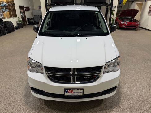 Used 2019 Dodge Grand Caravan SE image 12