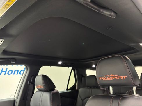 Used 2025 Honda Pilot TrailSport image 13