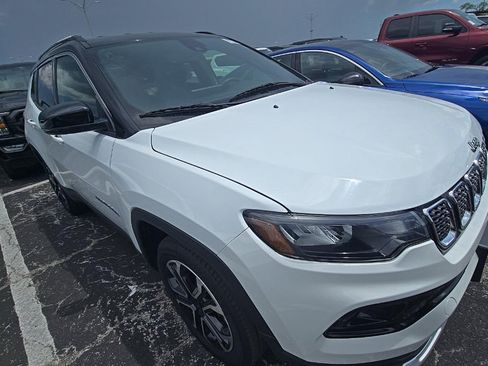 Used 2023 Jeep Compass Limited AWD/4WD image 4