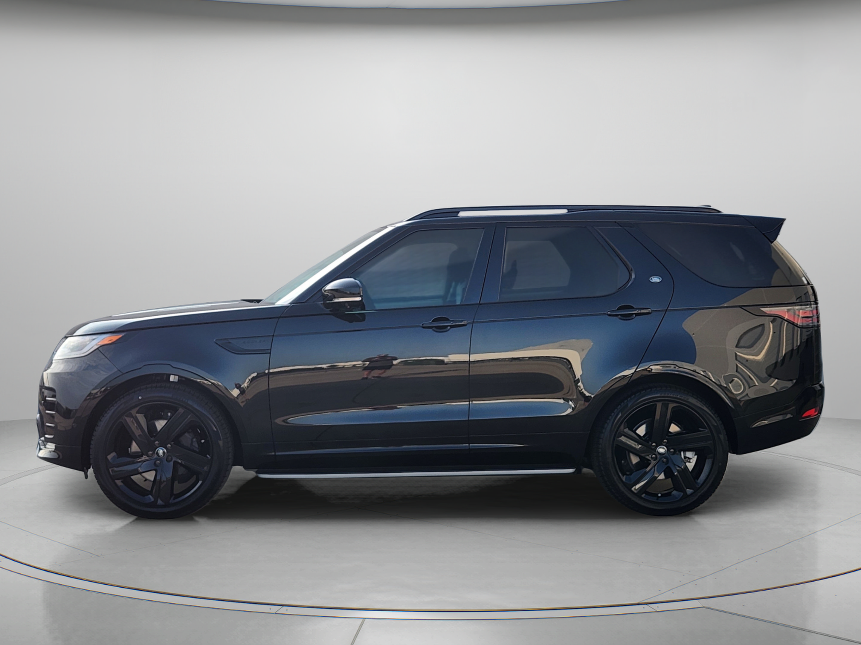 New 2026 Land Rover Discovery Limited Edition AWD/4WD image 2