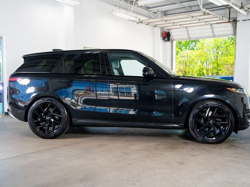 Used 2023 Land Rover Range Rover Sport SE image 5