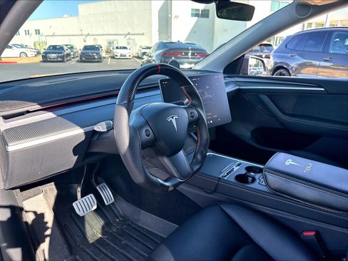 Used 2023 Tesla Model Y Performance AWD/4WD image 17