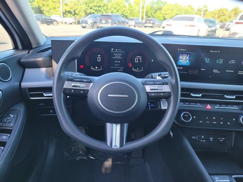 Used 2025 Hyundai Sonata SEL FWD image 17