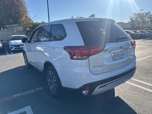 Used 2020 Mitsubishi Outlander ES image 2