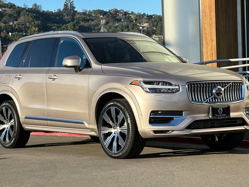 Used 2025 Volvo XC90 T8 Ultra w/ Protection Package Premier image 9