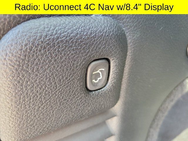 Used 2018 Jeep Grand Cherokee Altitude AWD/4WD image 10