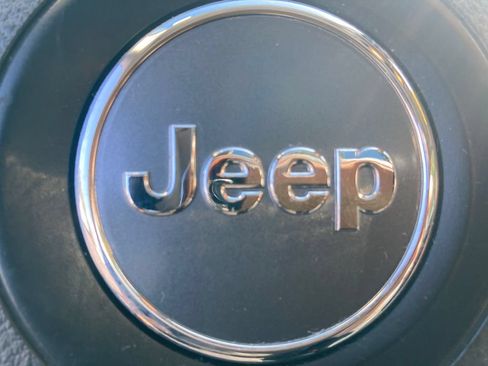 Used 2016 Jeep Cherokee Limited AWD/4WD image 27