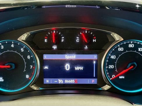 Used 2022 Chevrolet Traverse LT AWD/4WD image 11