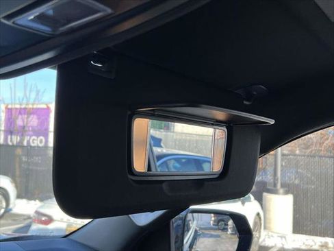 Used 2025 Chevrolet Suburban LT image 32