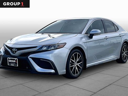 Used 2024 Toyota Camry SE FWD image 1